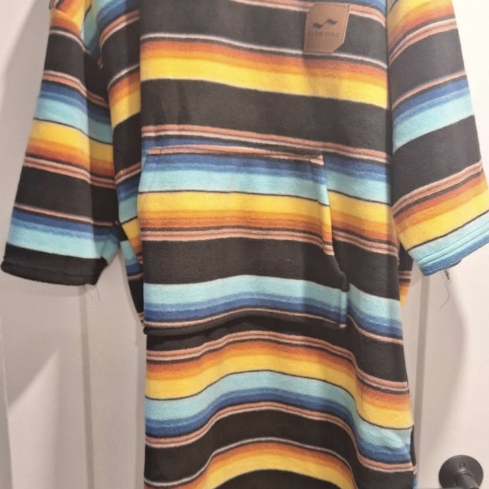 Slowtide S-M      - El Cap chilling fleece poncho